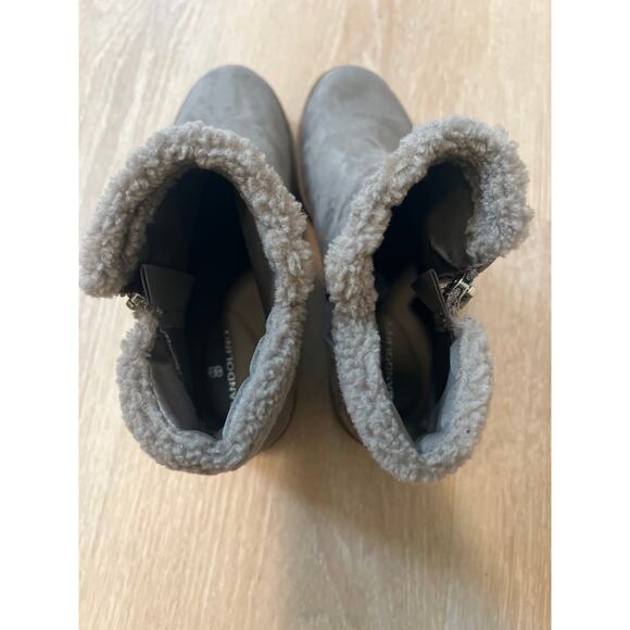 Bandolino Gray Chelsea Boots Suede Size 8.5 Women Wedge - Picture 5 of 8